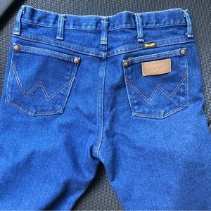 32 X 30 Wrangler Jeans